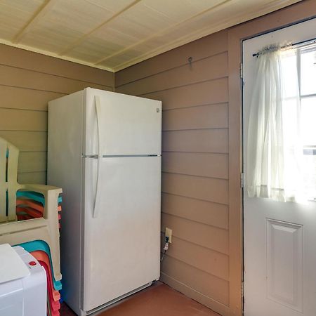 Sunny Crystal Beach Cottage With Deck And Grill! Exterior photo