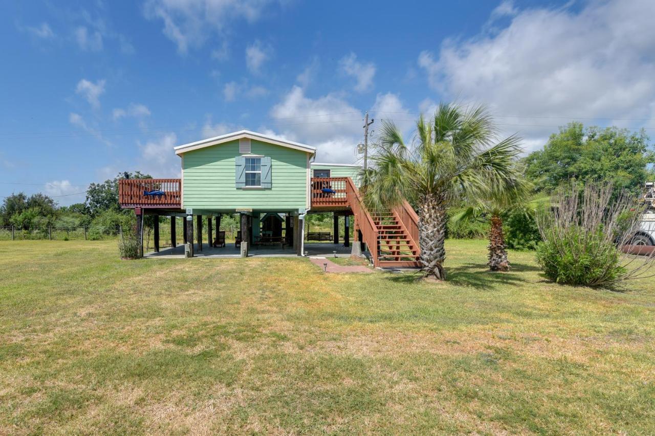 Sunny Crystal Beach Cottage With Deck And Grill! Exterior photo