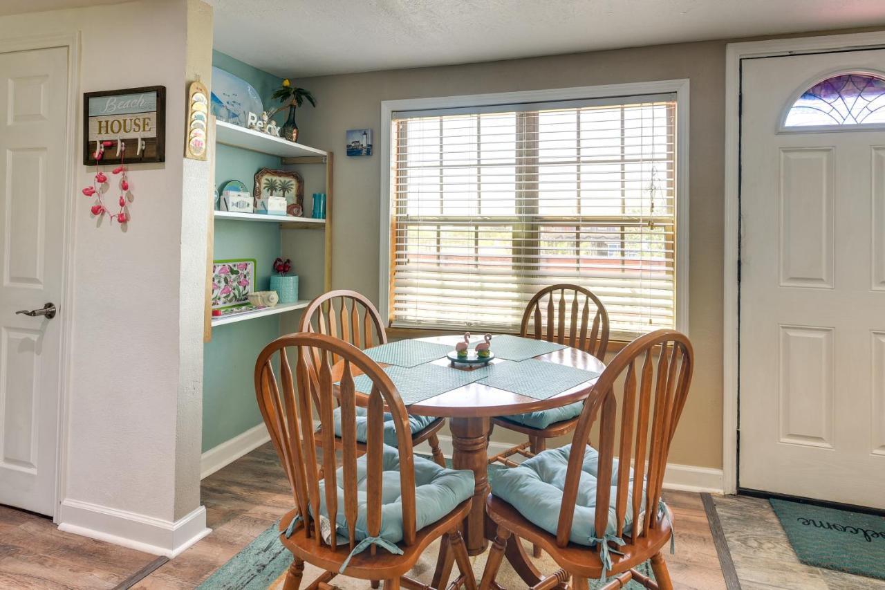 Sunny Crystal Beach Cottage With Deck And Grill! Exterior photo