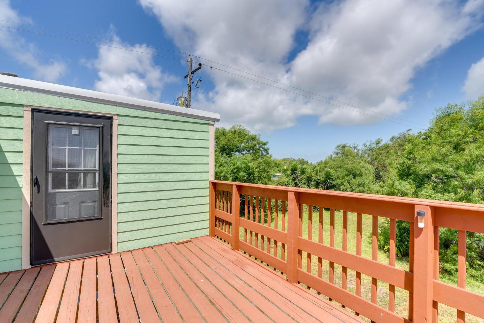 Sunny Crystal Beach Cottage With Deck And Grill! Exterior photo